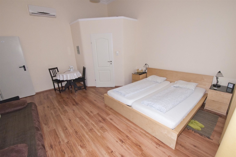 K&T Boardinghouse 15/28