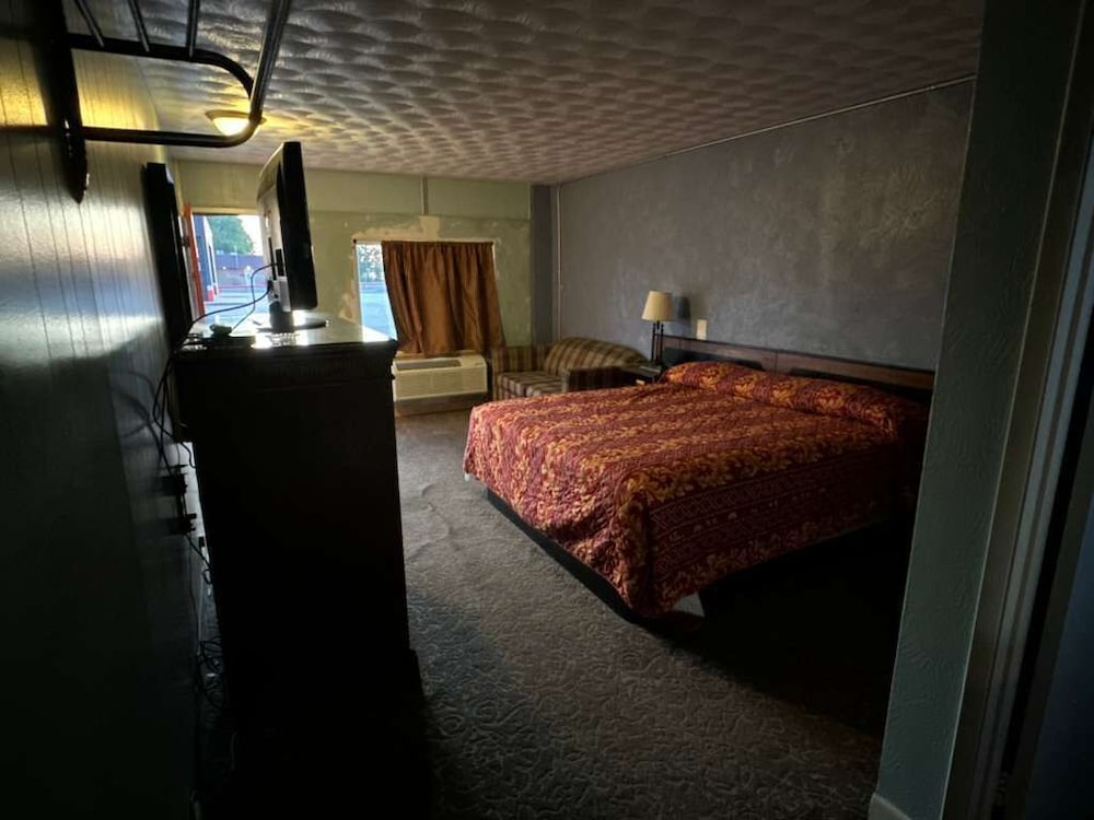 Gray Plaza Motel Benton Rend Lake I-57 24/39