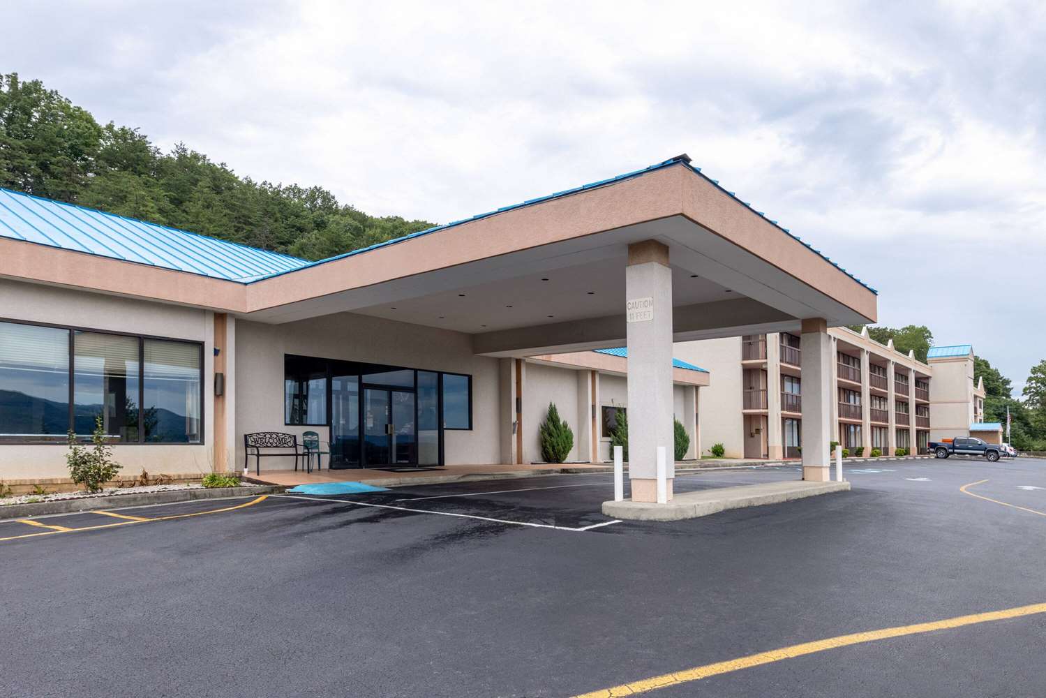 Howard Johnson by Wyndham Salem Hotel & Conference Center 26/30