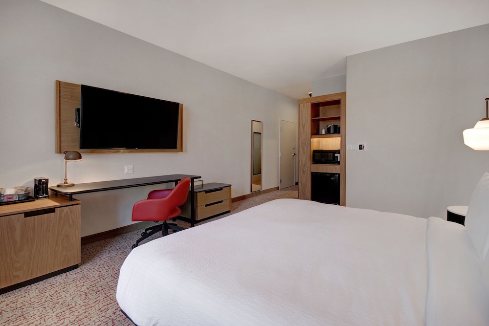 Fairfield Inn & Suites Lancaster Palmdale 8/34