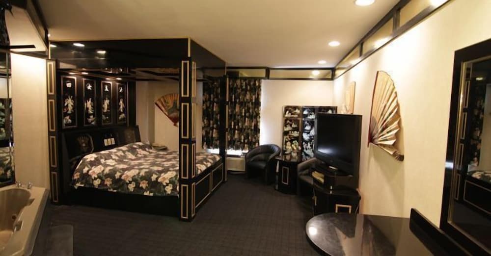 Magnolia Inn And Suites 10/32