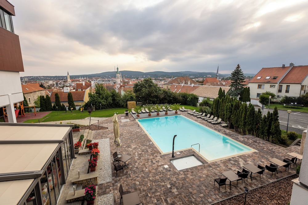 Hotel Sopron 69/73
