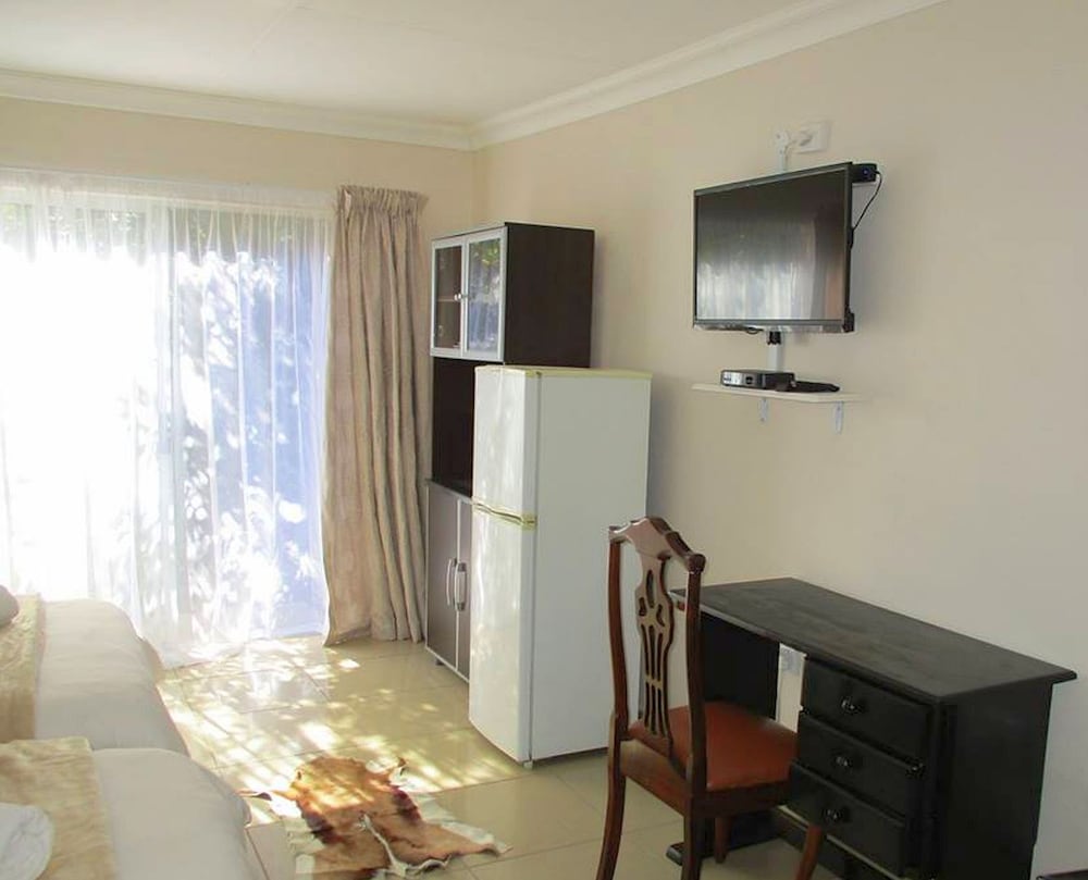 Ukarimu Guest House 24/36