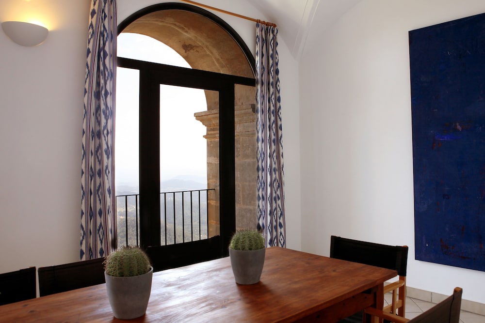 Petit Hotel Hostatgeria Sant Salvador 41/66