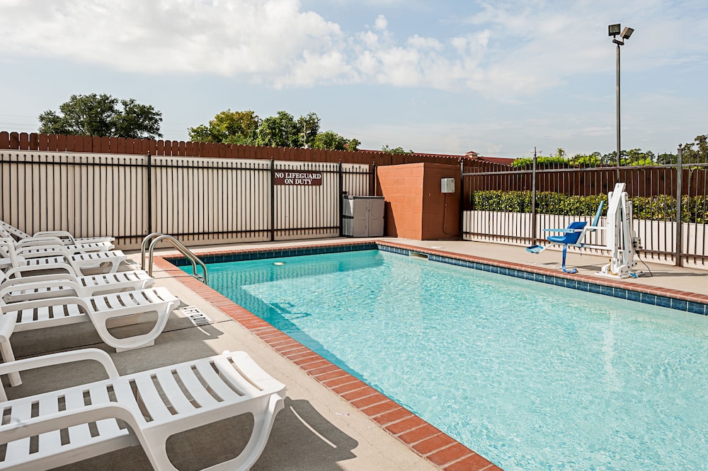 Comfort Suites Lake Charles 5/48