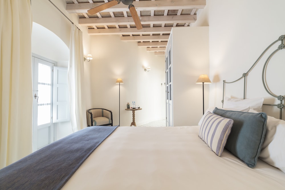 GREEN, DOUBLE BED, BALCONY
