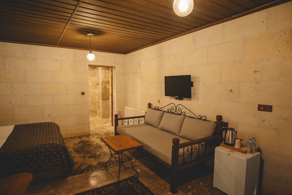 Cavusin Cave House 30/50
