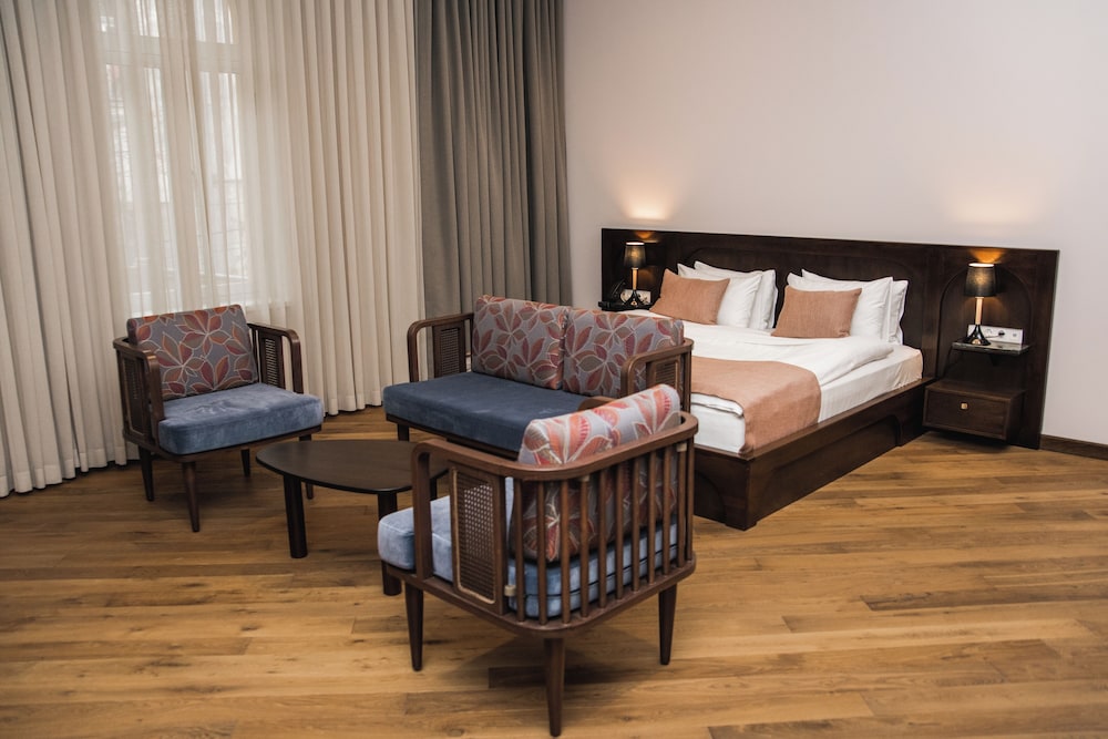 Makmani Hotel 44/62