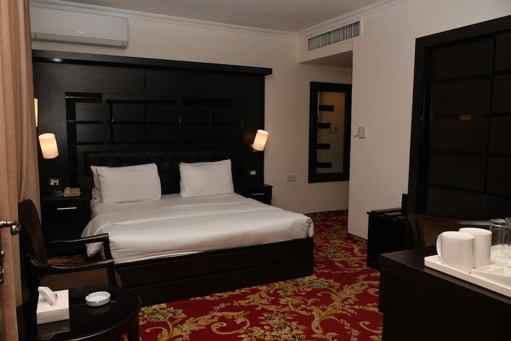 Sparr Hotel 19/66