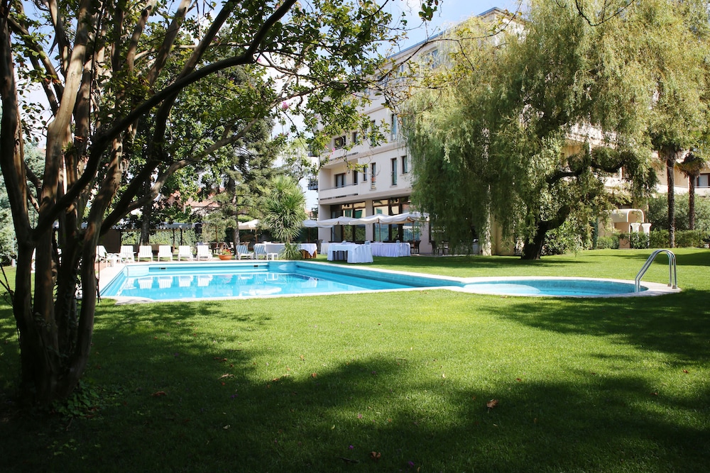 Blue Dream Hotel 5/58
