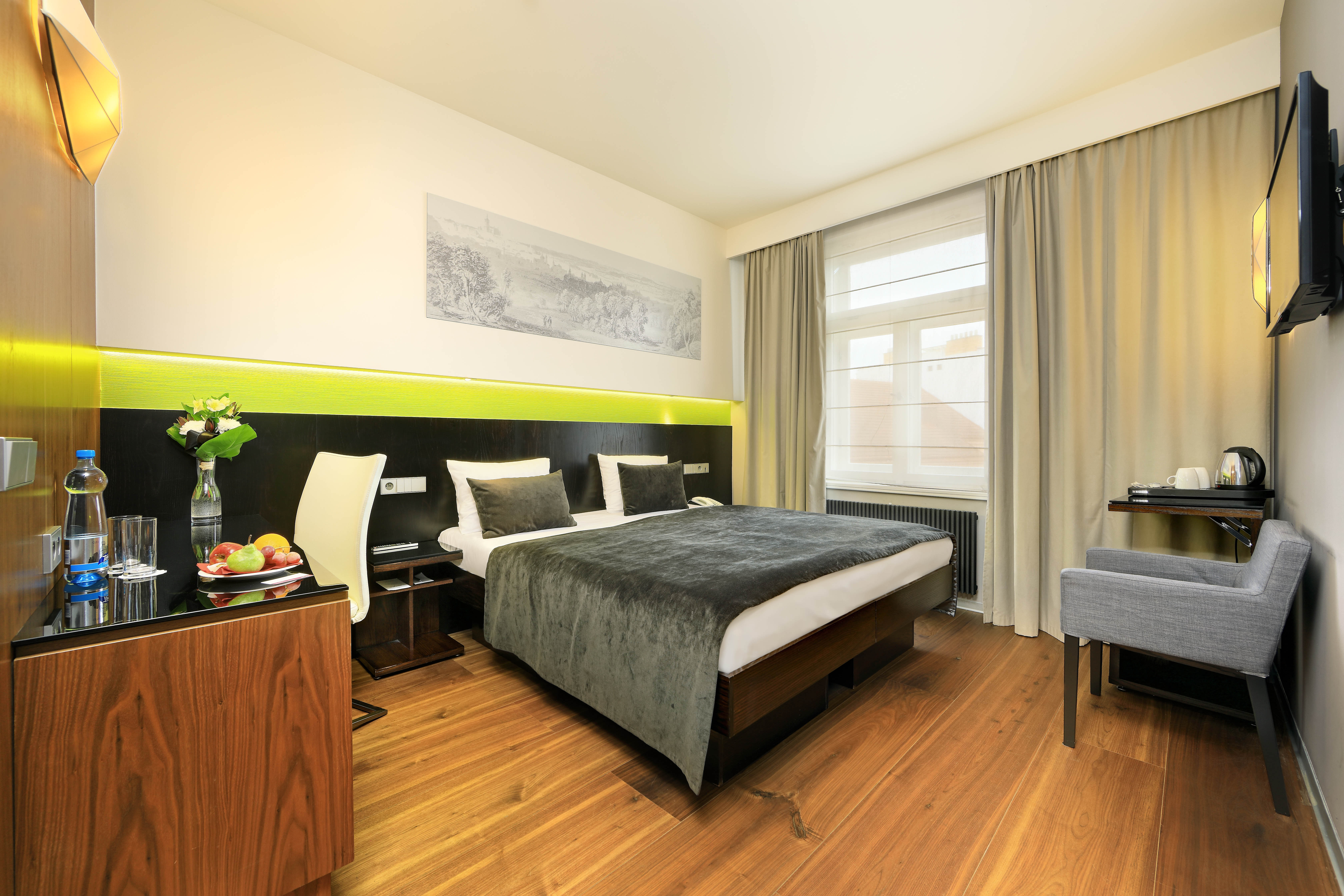DELUXE, DOUBLE BED, WITH EXTRA BED