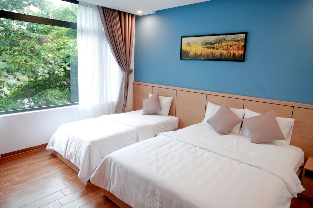 Avon Hotel 17/54