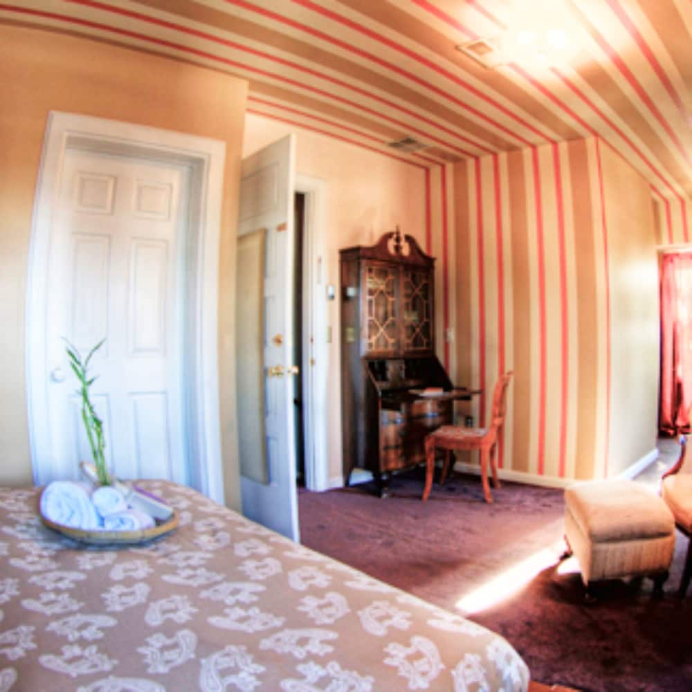 Queen Anne Bed And Breakfast 39/70