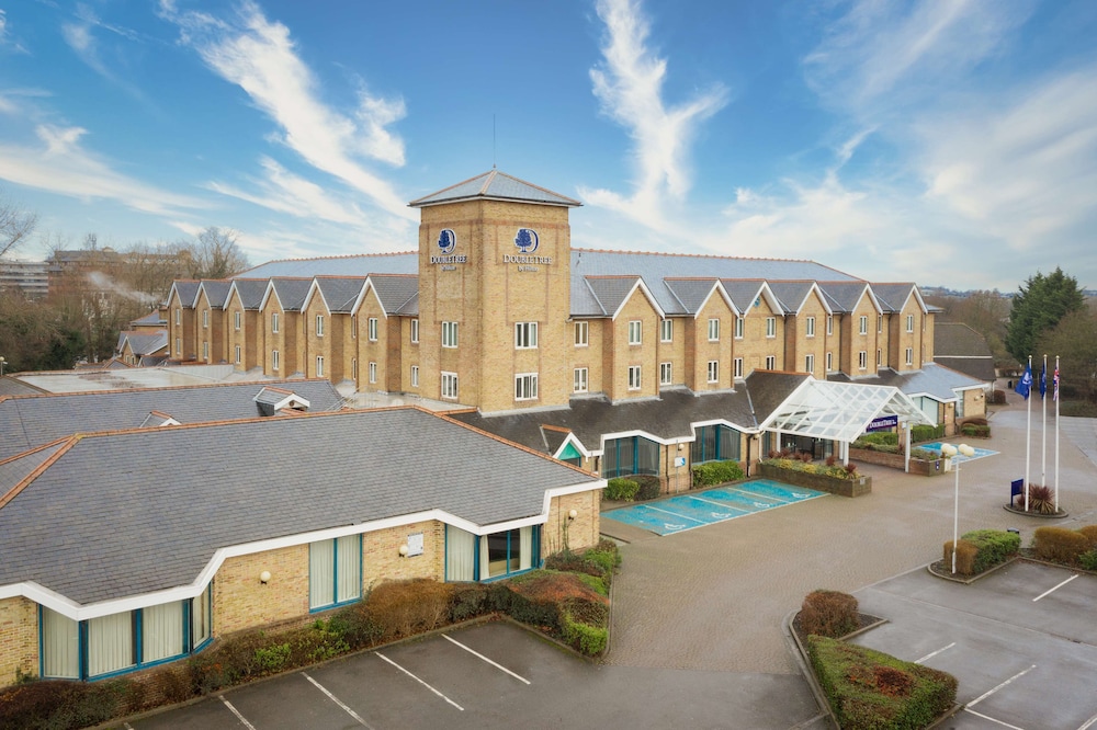 DoubleTree by Hilton London Elstree photo1