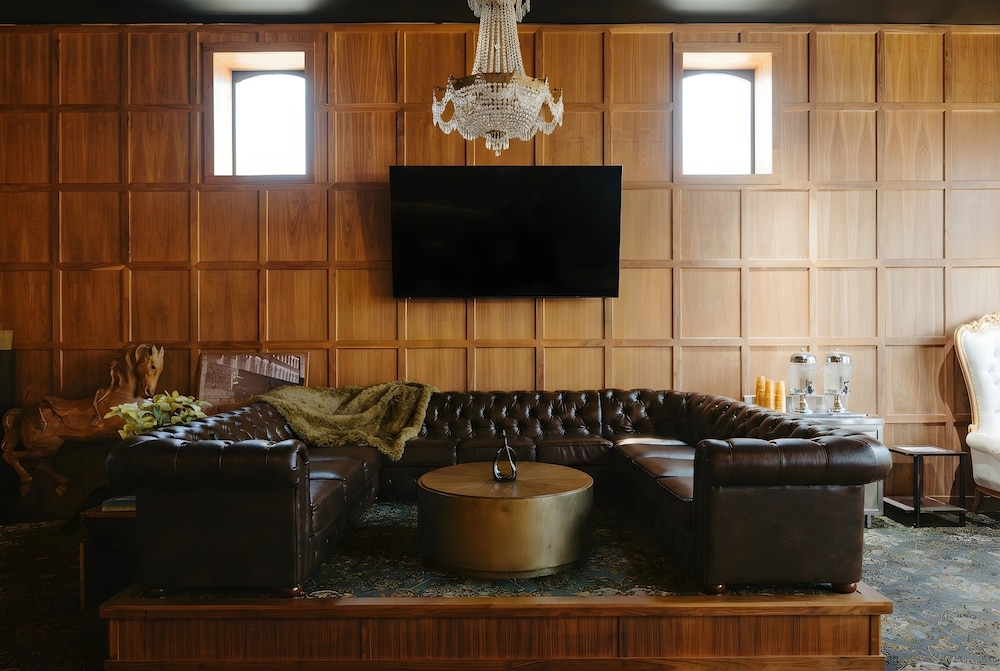 Delaware Hotel 38/49