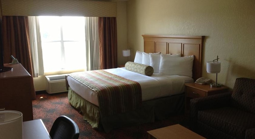 Candlewood Suites Waco 25/58