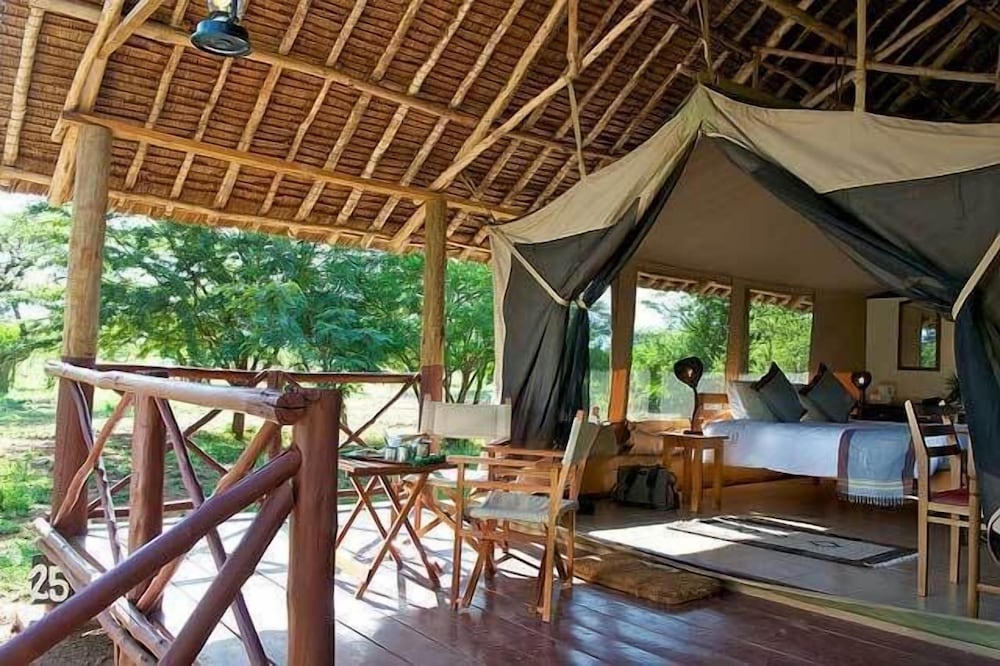 Voyager Ziwani Tented Camp 13/43