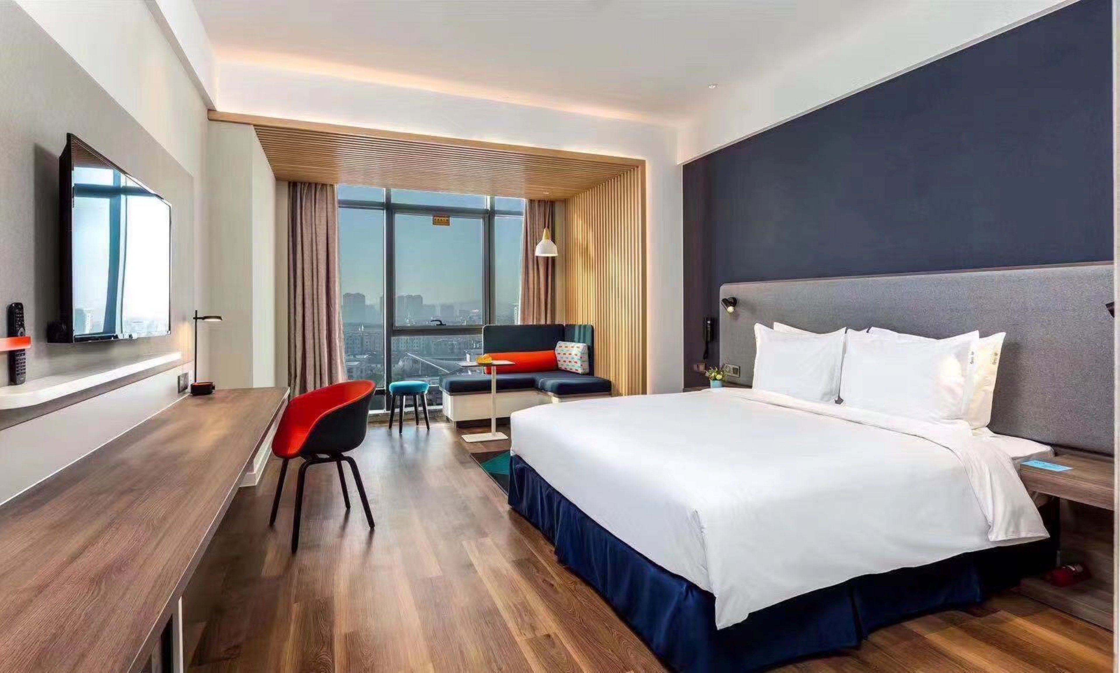 Holiday Inn Express Wuhan Optical Valley 24/63