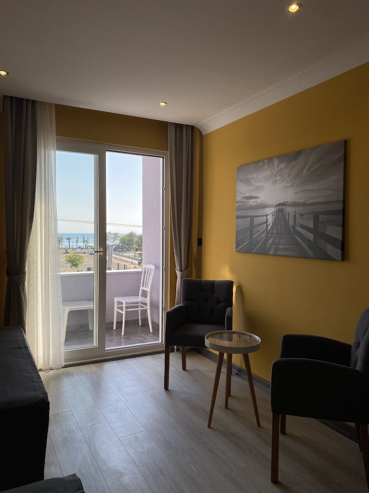Roy Otel Akcay 33/50