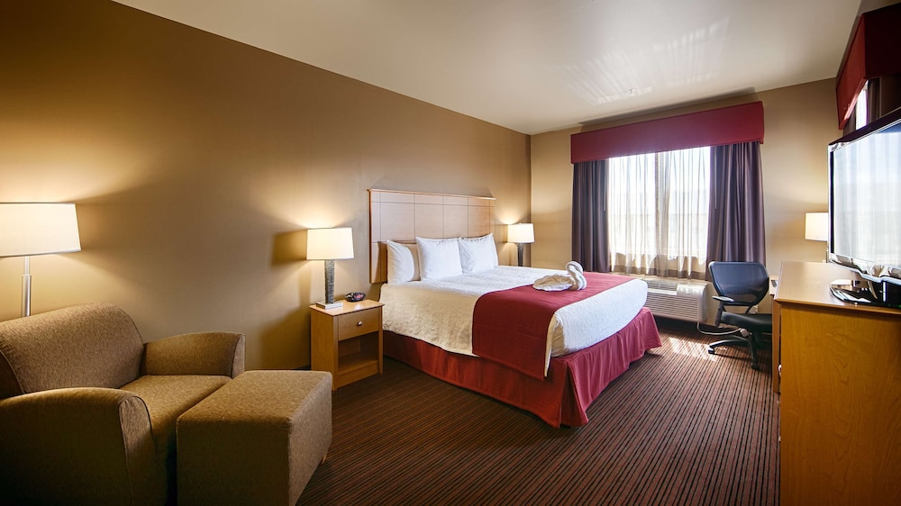 Best Western Golden Prairie Inn & Suites 13/38