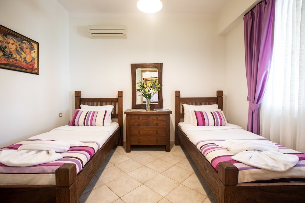 2 BEDROOMS, FAMILY, APARTMENT