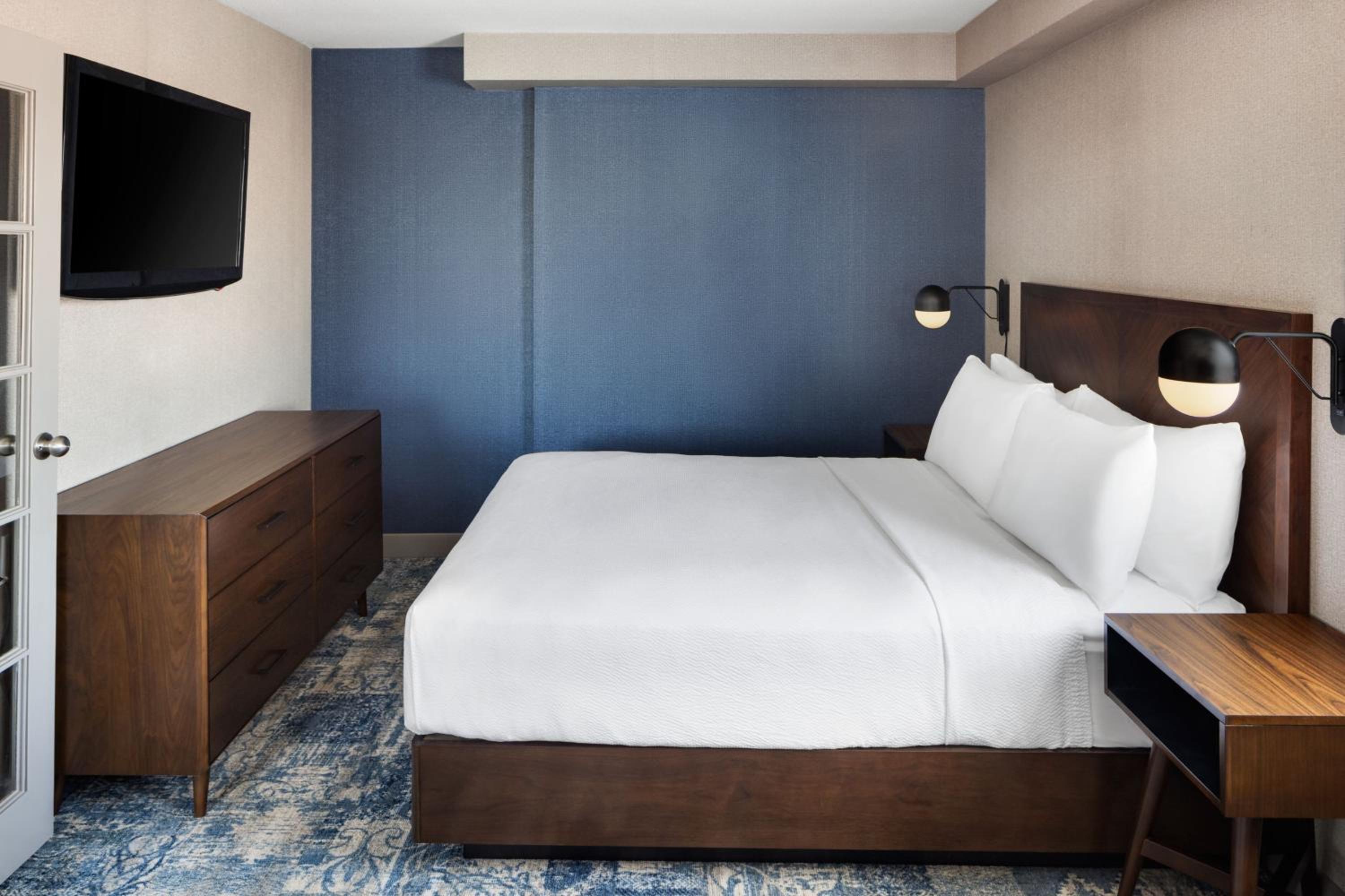 جناح بسرير كوين بغرفة نوم واحدة، Four Points by Sheraton Edmonton South 2/6