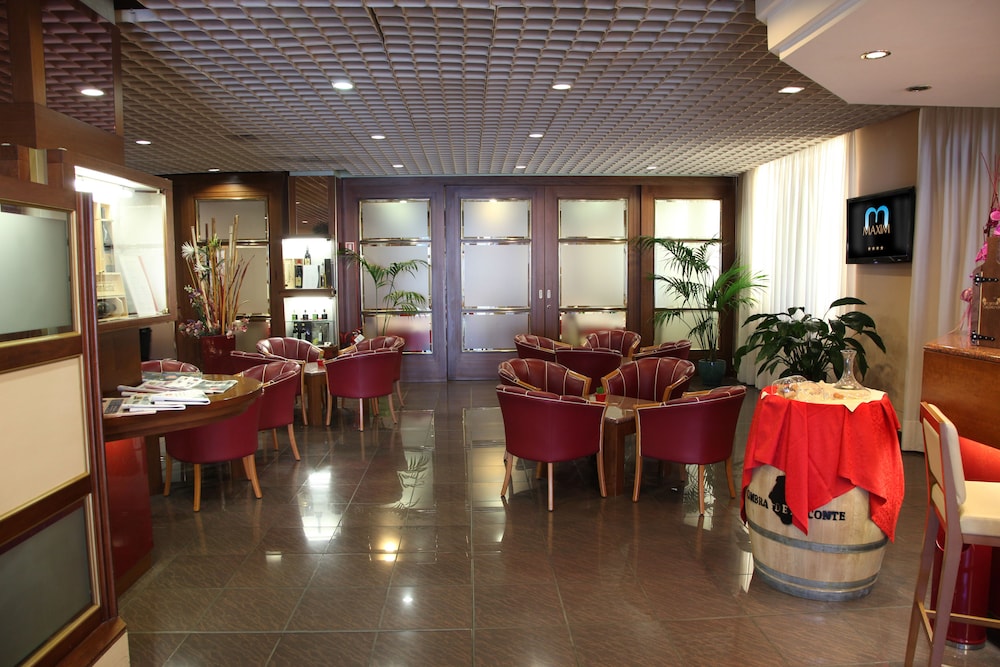 Maxim Hotel 49/70