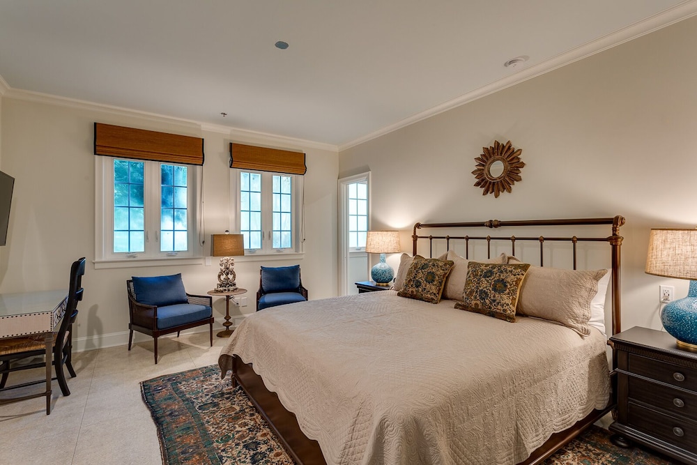 Azaleana Manor 10/48