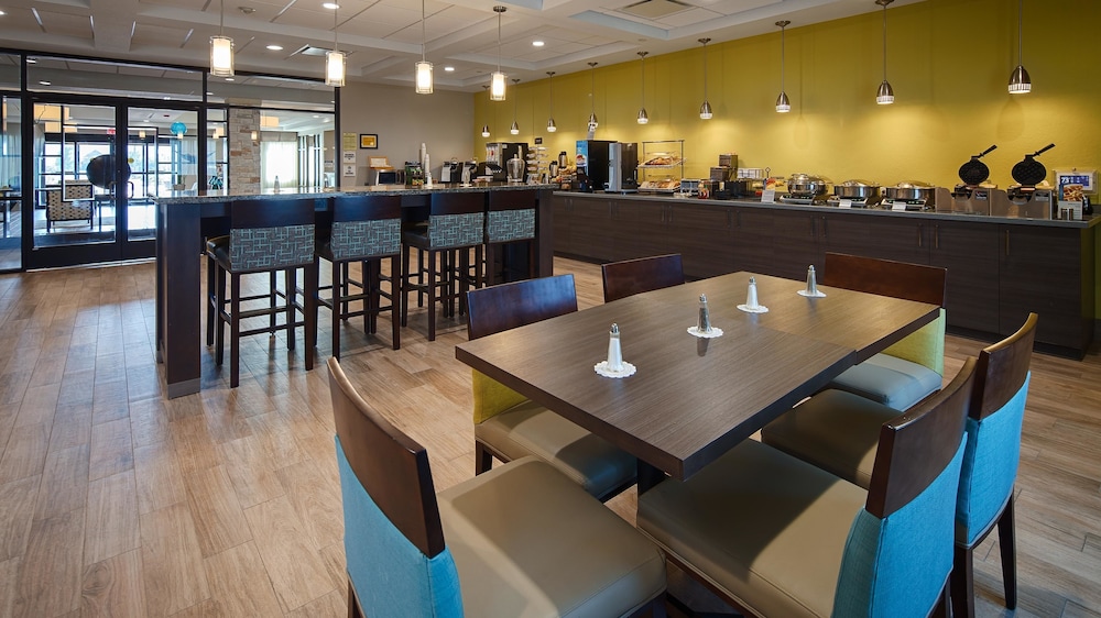 Best Western Plus College Station Inn and Suites 30/35
