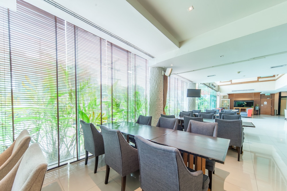 Lantana Resort Hotel 58/61