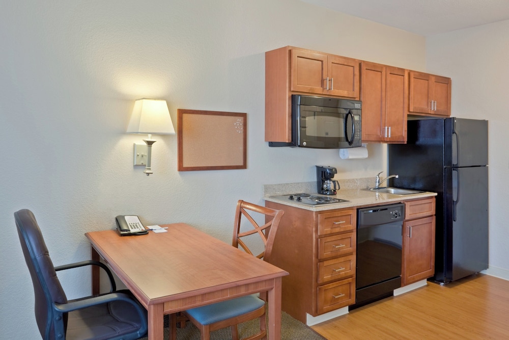 Candlewood Suites 35/48