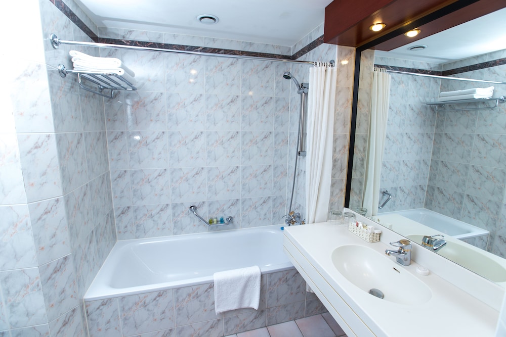 Rahat Palace Hotel 72/75