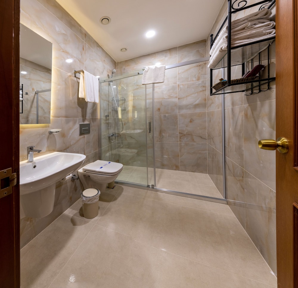 Royan Suites 49/50