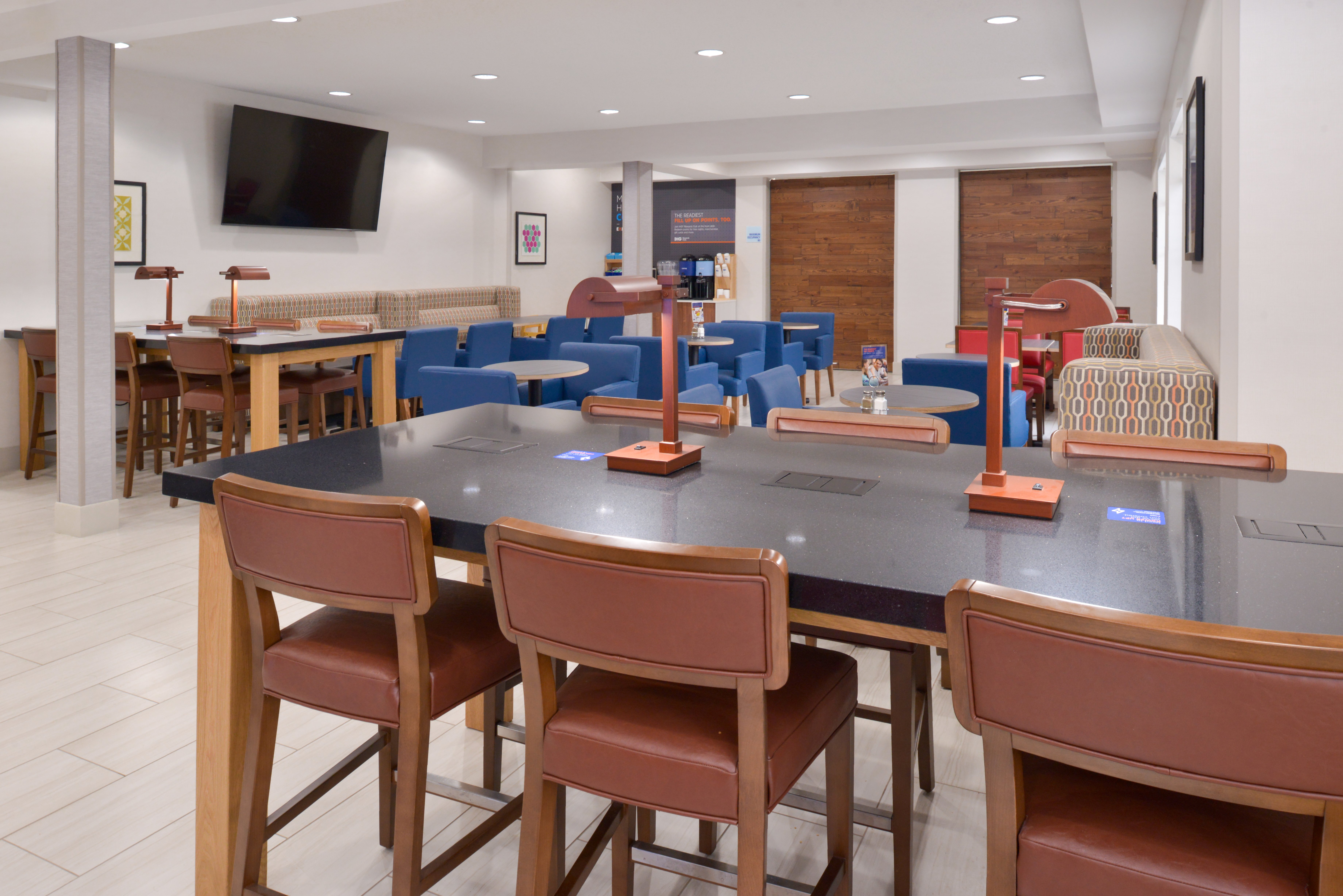 Holiday Inn Express Wixom 17/29