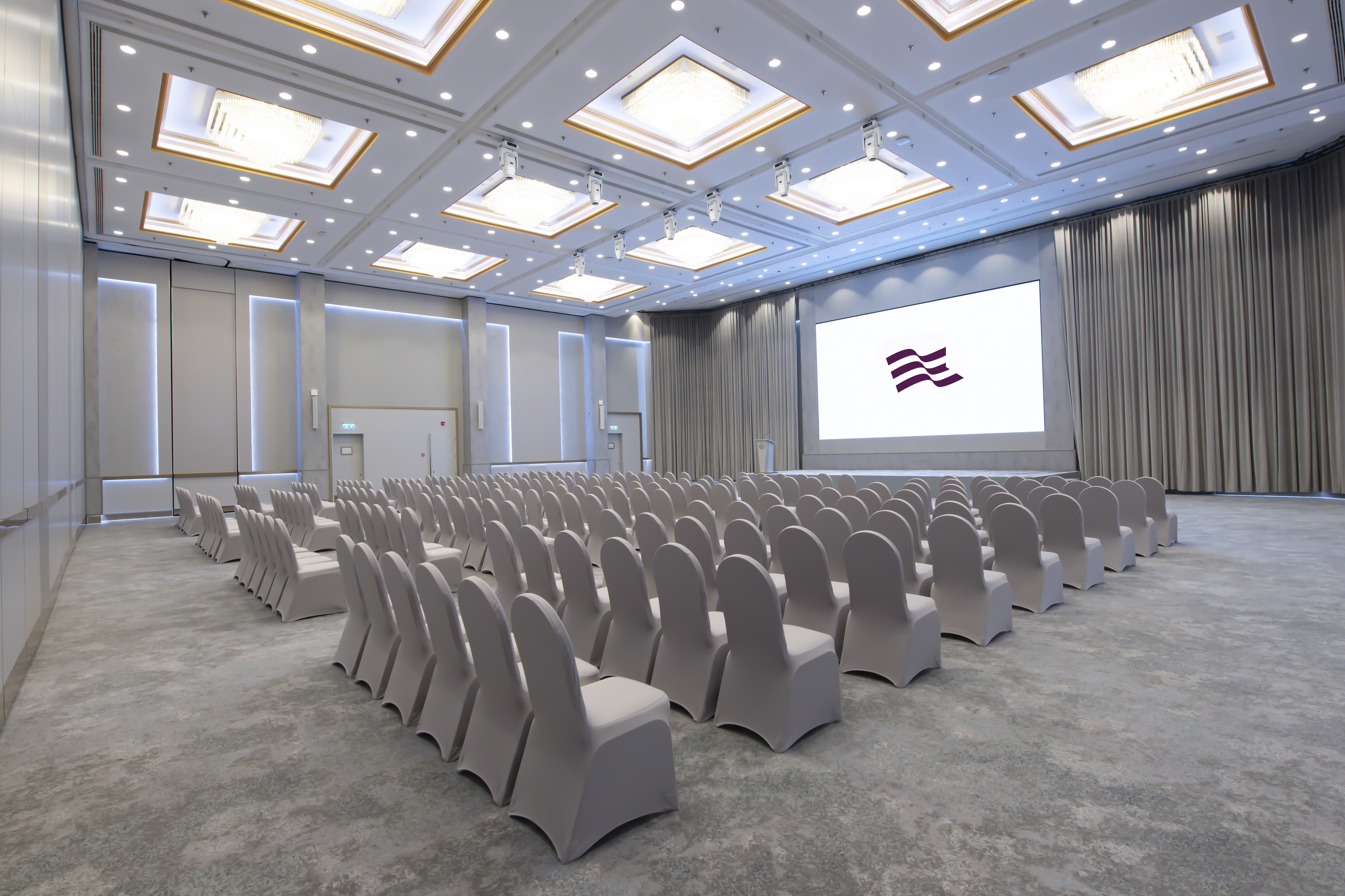 Crowne Plaza Bahrain 68/78