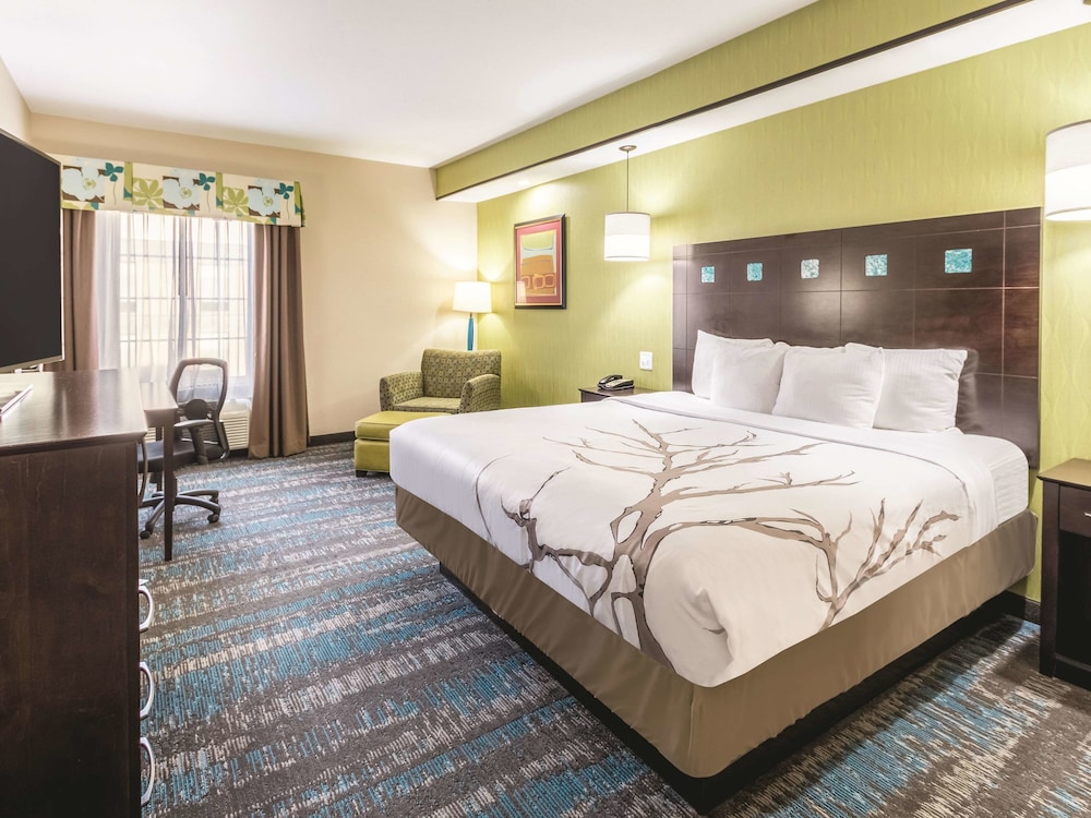 La Quinta Inn & Suites by Wyndham Dallas Grand Prairie South 24/44
