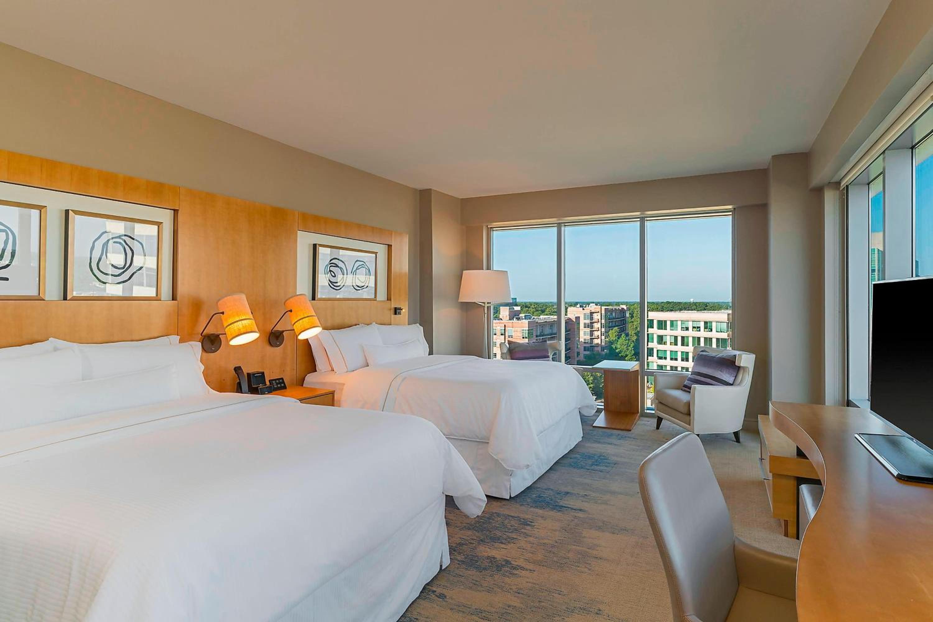 Guest Room, Premium, 2 King Beds, 2 Queen Beds, Waterway View, Large