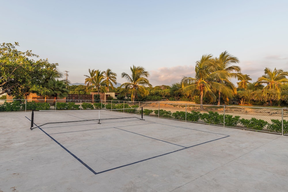 Marea Beachfront Villas 27/50