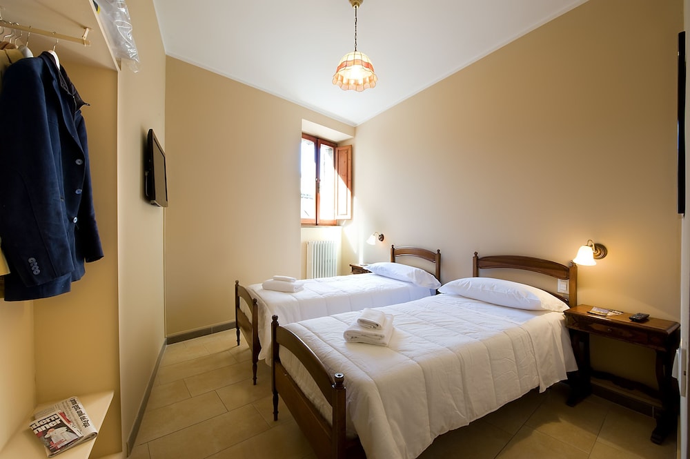 Properzio Hotel 8/25