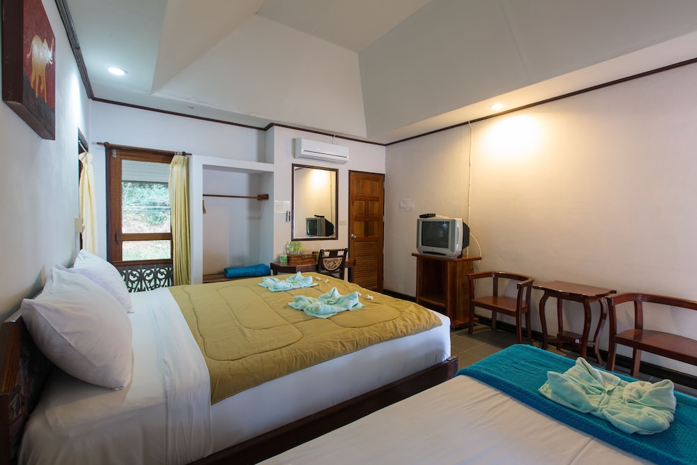BEACH, CHALET