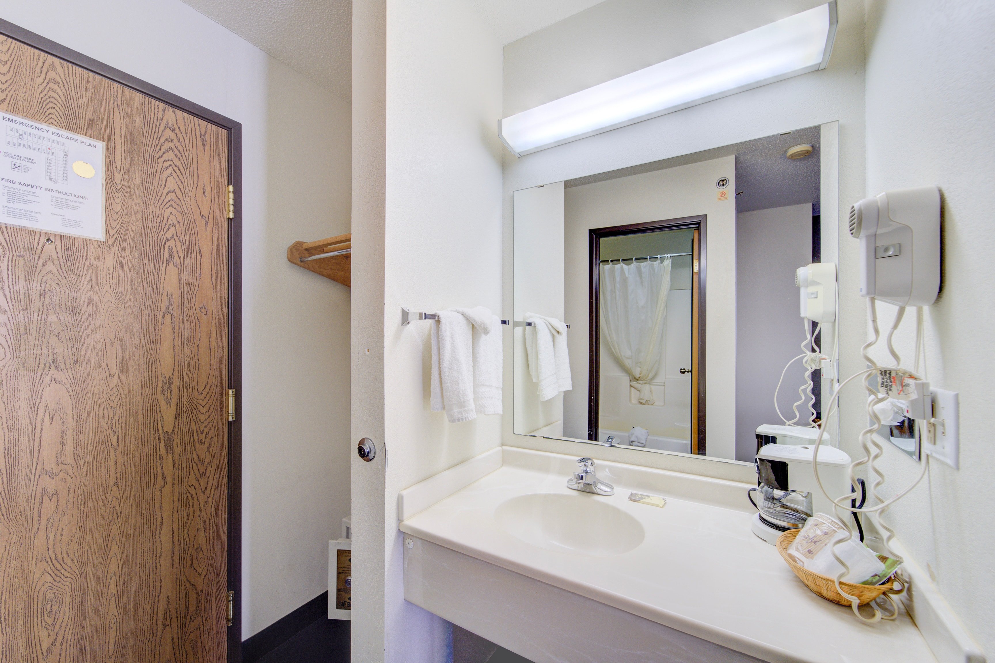 Capital O Amerihost Inn and Suites Fulton Hwy 54 MO 56/63