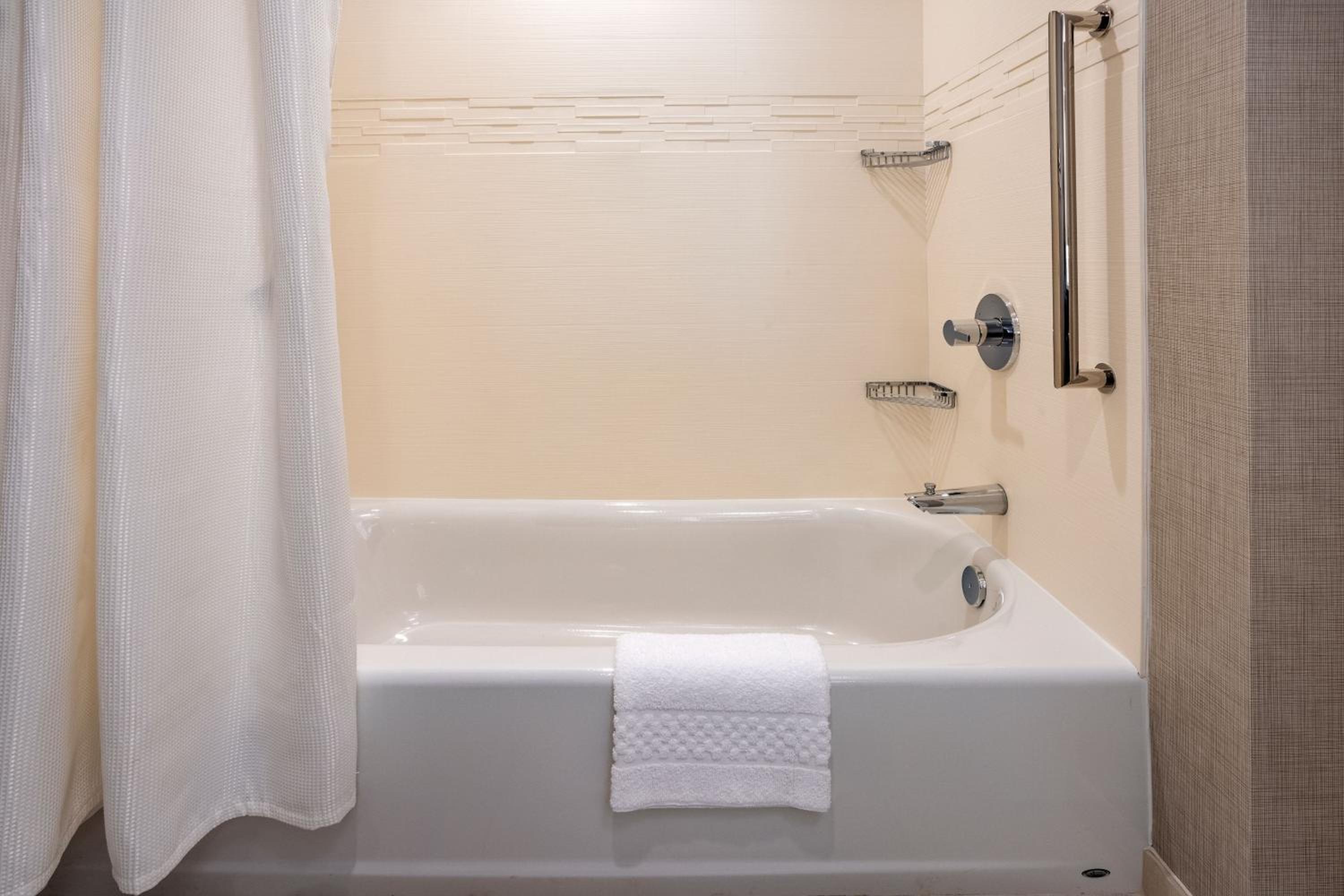 جناح بسرير كينج بغرفة نوم واحدة مع أريكة، Residence Inn by Marriott Wenatchee 5/10