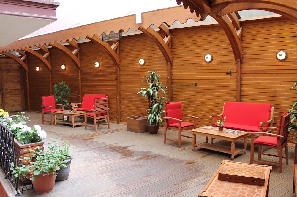 Aruna Hotel 30/50