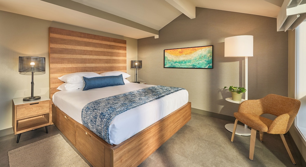Studio, King Bed, Ocean Front