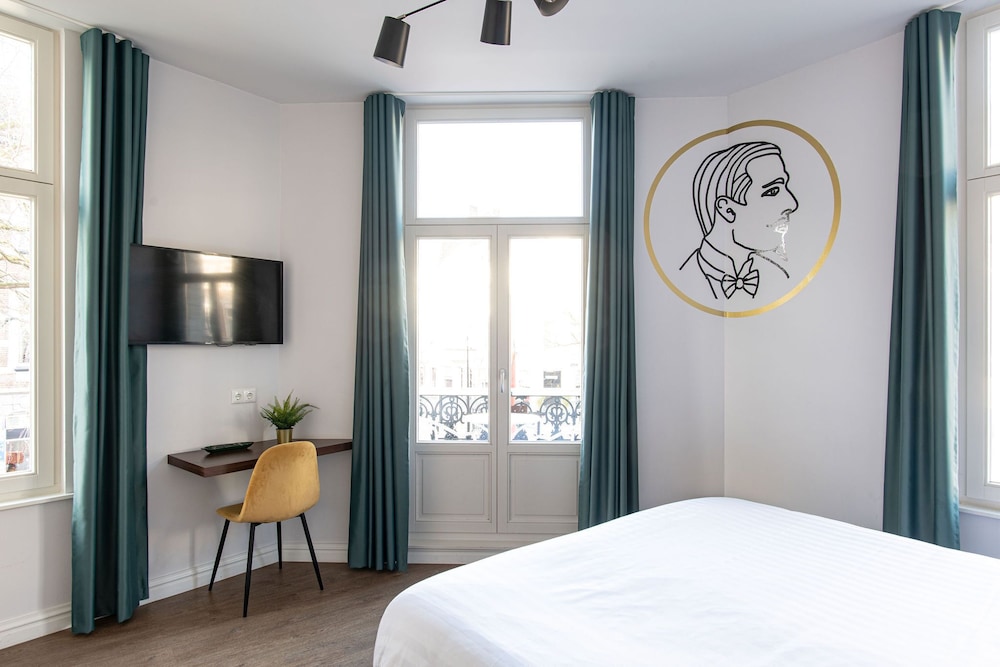 DELUXE, DOUBLE BED, BALCONY