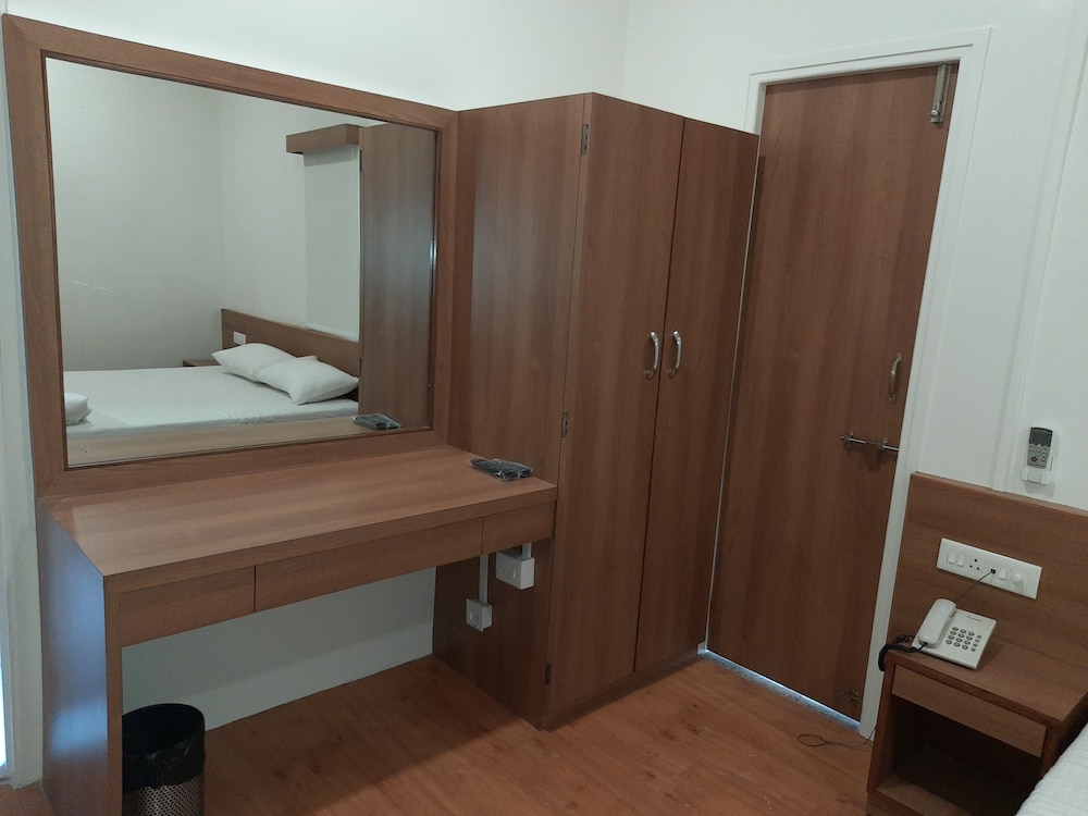 Hotel Bhooshan 18/30
