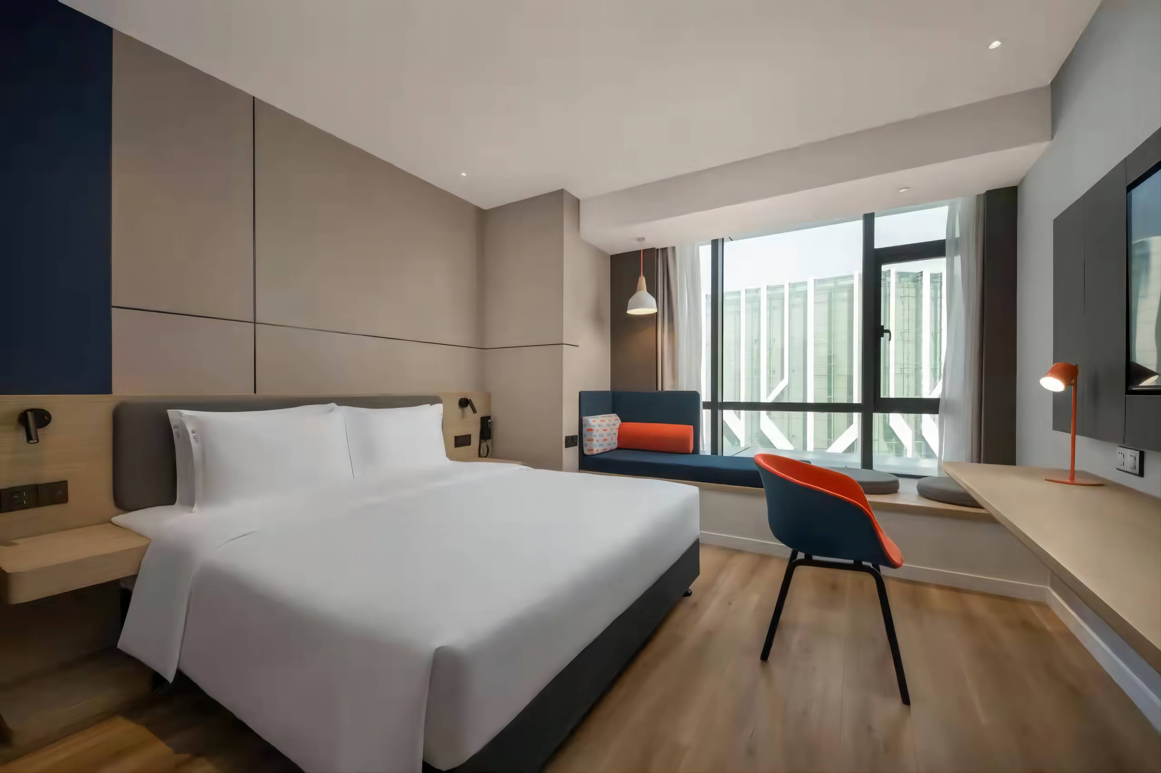 Standard, King Bed, Extra Floor Space