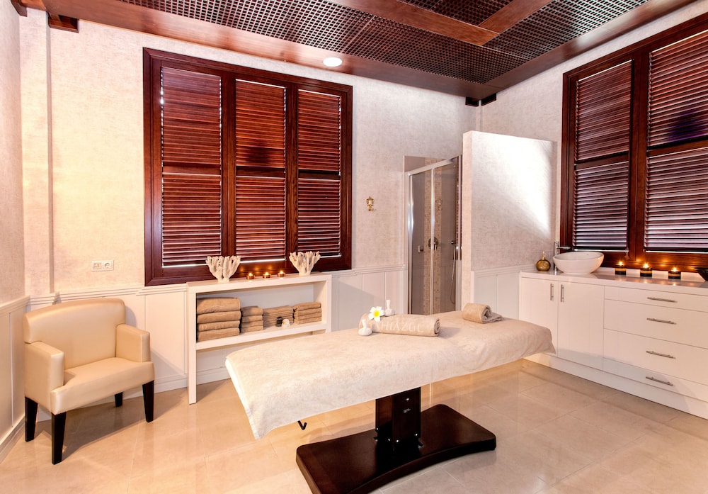 swimming pool spa