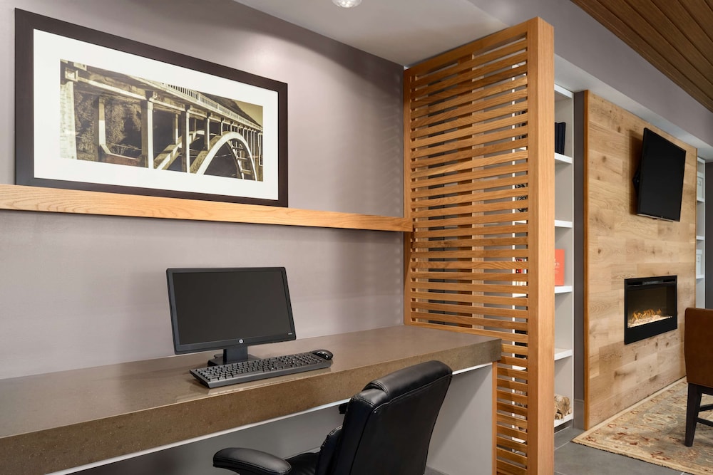 Country Inn & Suites by Radisson, Novi, MI 25/26