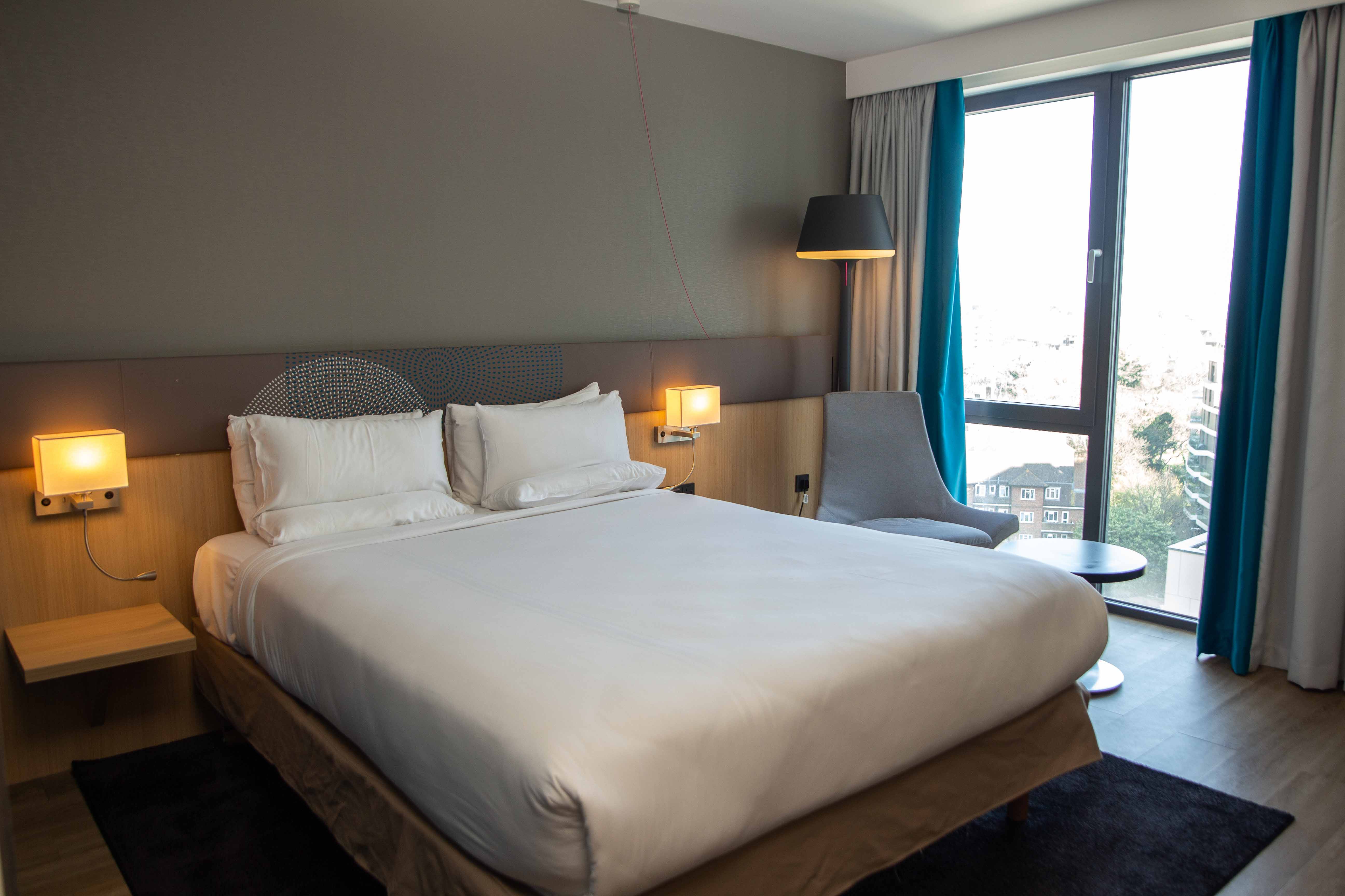 SUPERIOR, QUEEN BED, ACCESSIBLE